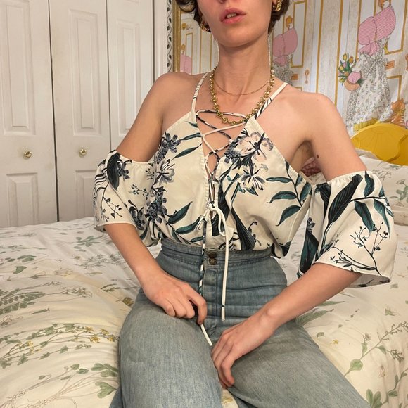 Off the shoulder tropical white and green blouse with bell sleeves! - Picture 5 of 12